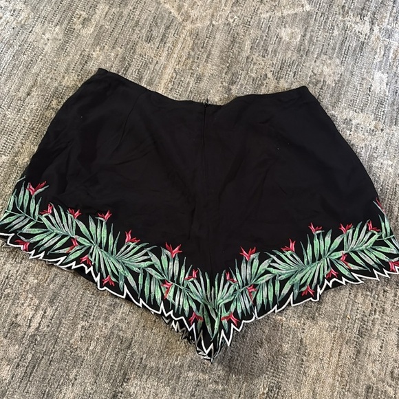 Show Me Your MuMu High Waist Black and embroidered Shorts - medium - NWT - Picture 5 of 6